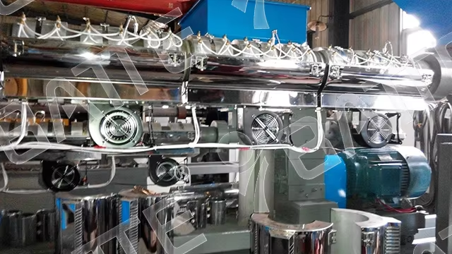 melt transport booster pump